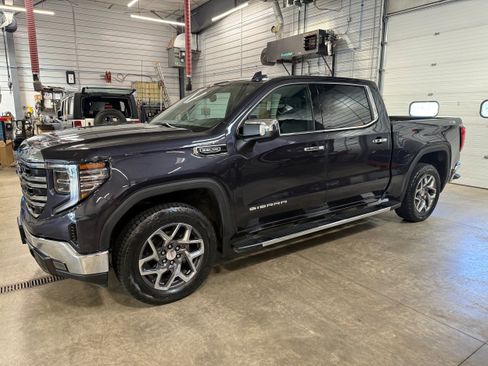 Used 2023 GMC Sierra 1500 SLT w/ SLT Premium Package AWD/4WD image 35