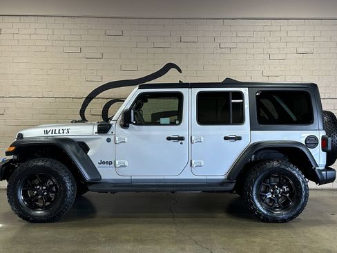 Used 2024 Jeep Wrangler Unlimited AWD/4WD image 9