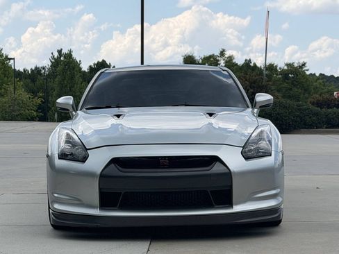 Used 2009 Nissan GT-R Premium AWD/4WD image 2