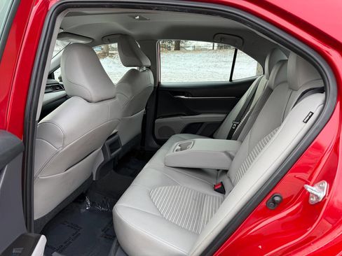 Used 2021 Toyota Camry SE image 9