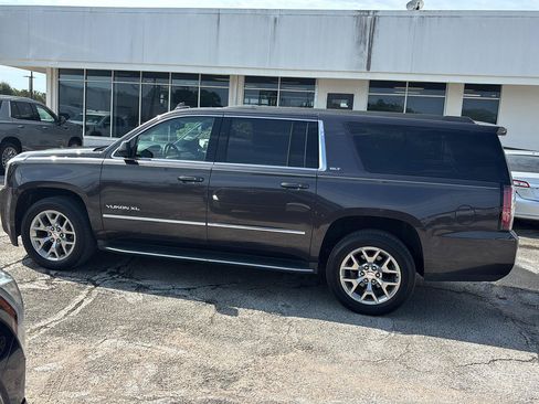 Used 2016 GMC Yukon XL SLT w/ Open Road Package RWD image 4