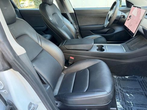 Used 2023 Tesla Model 3 Standard Range image 9