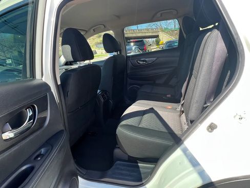 Used 2017 Nissan Rogue SV image 28