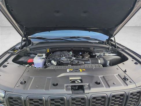 New 2025 Jeep Grand Cherokee Limited w/ Luxury Tech Group II image 18