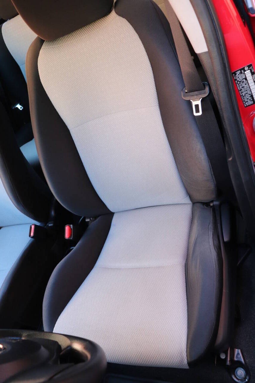 Used 2014 Toyota Yaris L FWD image 17