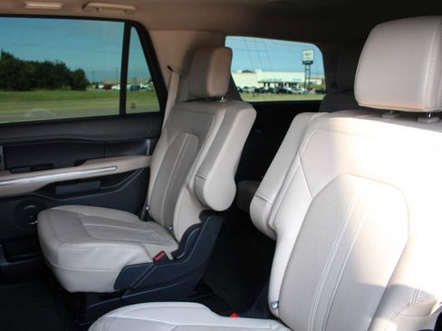 Used 2023 Ford Expedition Limited AWD/4WD image 23