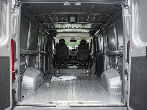 New 2025 RAM ProMaster 3500 w/ Quick Order Package 22G SLT image 8