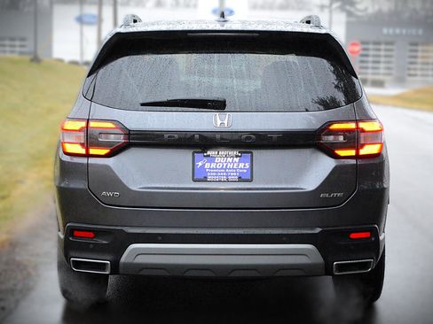 Used 2025 Honda Pilot Elite image 6