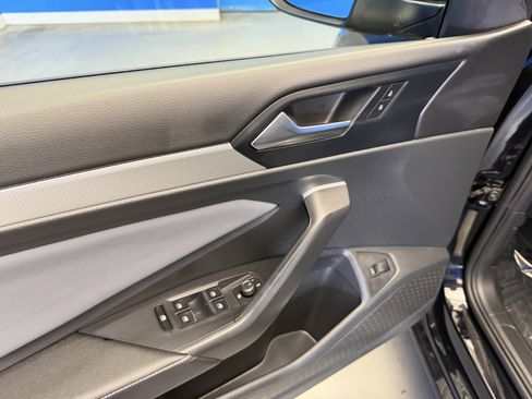Used 2025 Volkswagen Jetta SE w/ Sunroof Package FWD image 10