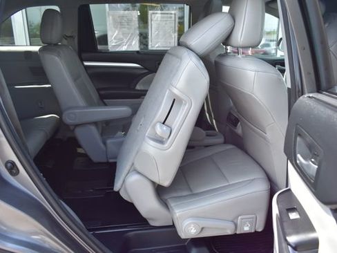 Used 2018 Toyota Highlander XLE w/ Protection Package #3 AWD/4WD image 41