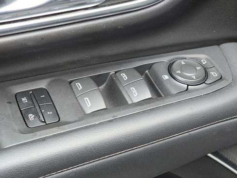 Used 2024 Chevrolet Suburban LT image 23