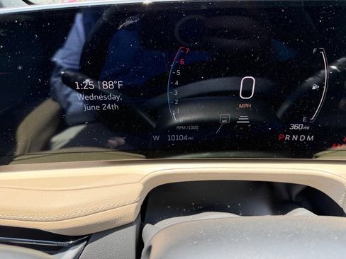 Used 2024 Cadillac XT4 Premium Luxury w/ Active Safety Package FWD image 15