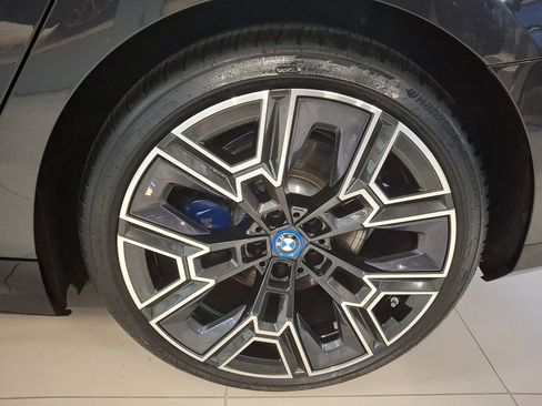 Used 2025 BMW i5 eDrive40i w/ M Sport Package RWD image 7