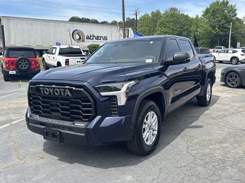 Used 2022 Toyota Tundra SR5 w/ Convenience Package RWD image 3