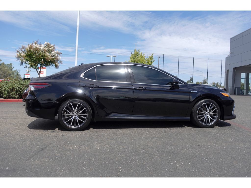 Used 2021 Toyota Camry XLE FWD image 2