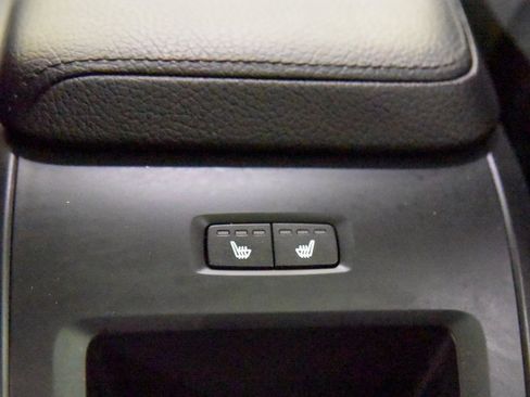 Used 2022 Volvo XC60 B5 Momentum w/ Climate Package image 31