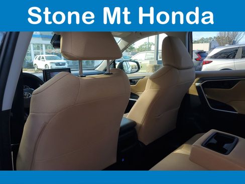 Used 2020 Toyota RAV4 LE image 9