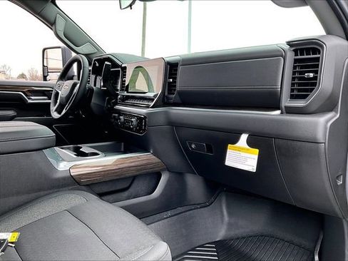 New 2026 Chevrolet Silverado 3500 LT image 9