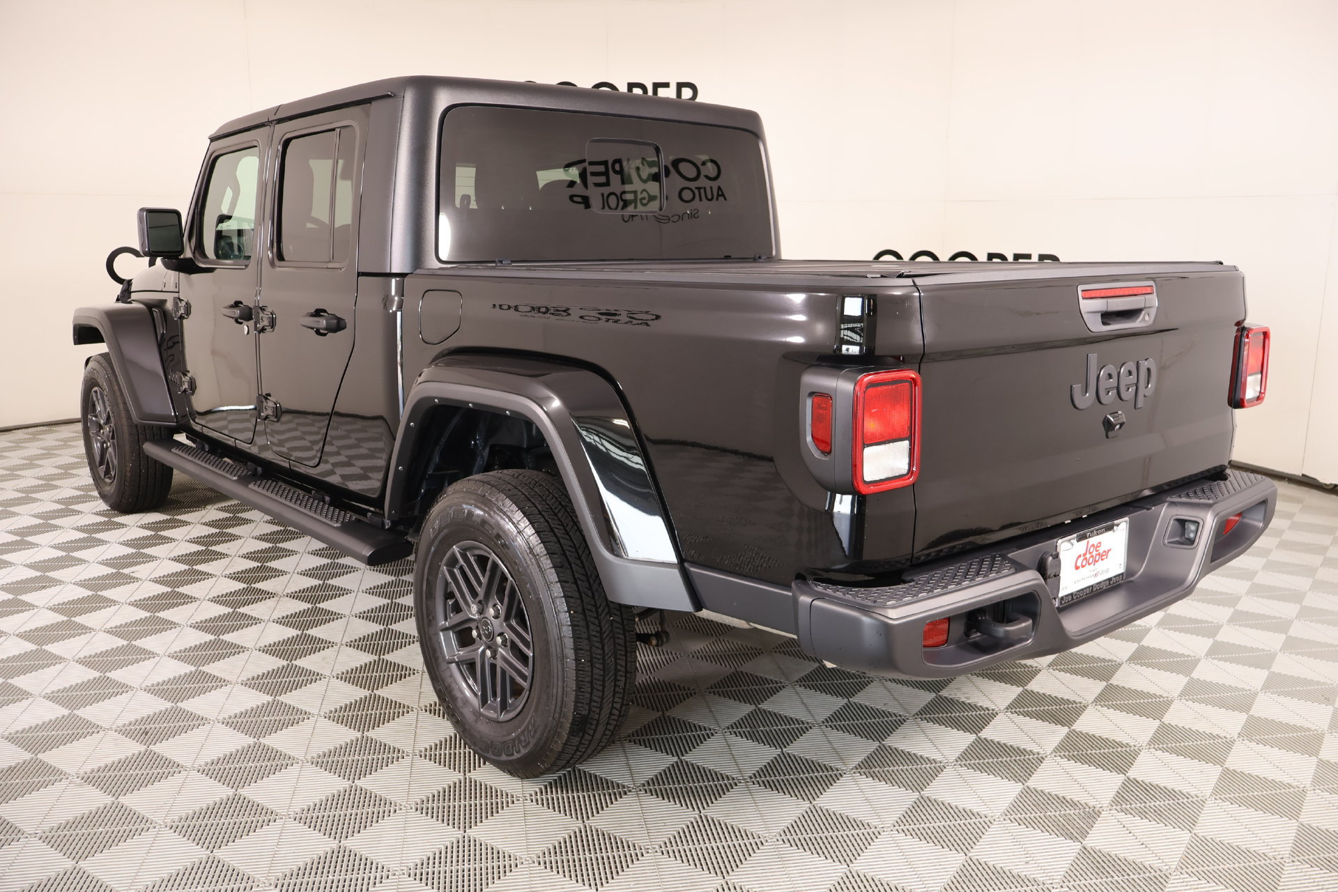 Used 2024 Jeep Gladiator Sport AWD/4WD image 22