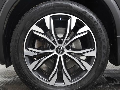 Used 2019 INFINITI QX30 Premium w/ Navigation Package image 8