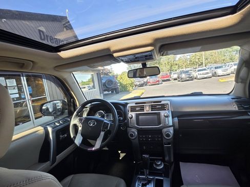 Used 2015 Toyota 4Runner Limited image 18