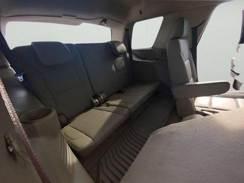 Used 2019 GMC Yukon SLT w/ Premium Edition AWD/4WD image 3