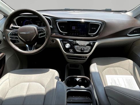 Used 2019 Chrysler Pacifica Touring Plus FWD image 7