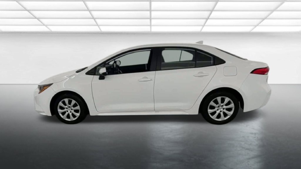 Used 2024 Toyota Corolla LE FWD image 5