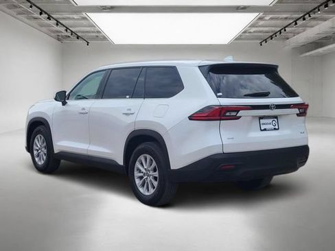 Used 2026 Toyota Grand Highlander AWD image 3