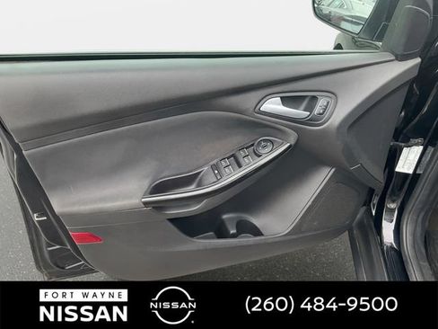 Used 2018 Ford Focus Titanium w/ Titanium Technology Package FWD image 28