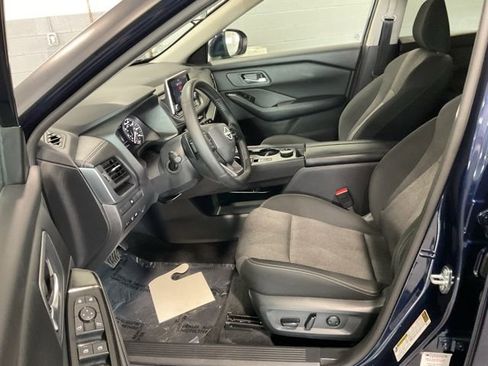Used 2025 Nissan Rogue SV AWD/4WD image 10