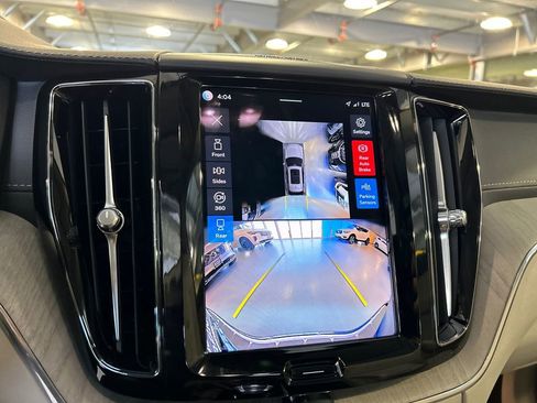 Certified 2024 Volvo XC60 T8 Ultimate w/ Protection Package Premier image 17