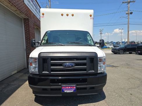 Used 2024 Ford E-350 and Econoline 350 Super Duty w/ Power Windows & Locks Group RWD image 4