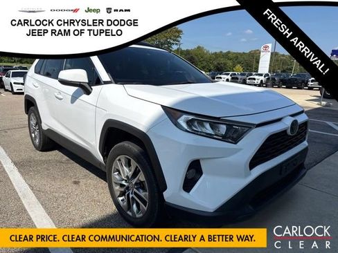 Used 2019 Toyota RAV4 XLE Premium w/ Cold Weather Package FWD image 4