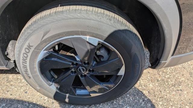 Used 2025 Nissan Rogue SV AWD/4WD image 19