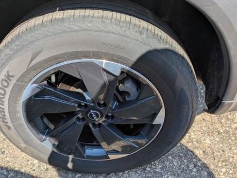 Used 2025 Nissan Rogue SV AWD/4WD image 19