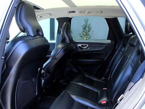 Used 2019 Volvo XC60 T6 Momentum w/ Advanced Package image 12