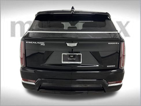 New 2025 Cadillac Escalade IQ Luxury 2 image 17
