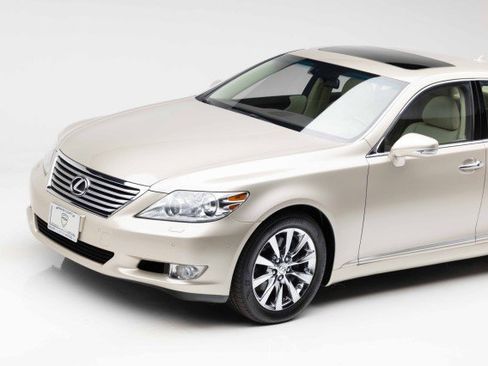 Used 2012 Lexus LS 460 w/ Luxury Value Edition image 25