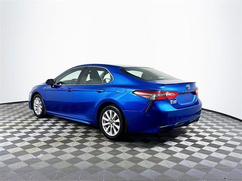 Used 2018 Toyota Camry SE image 6