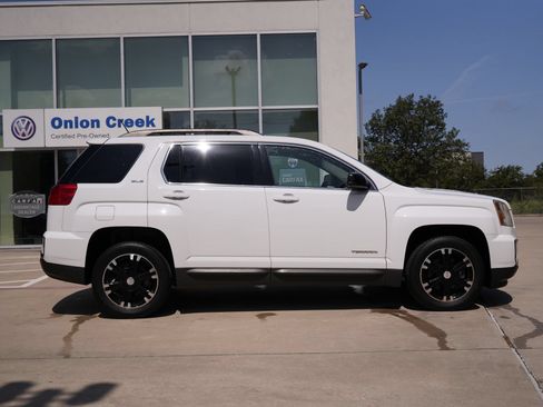 Used 2017 GMC Terrain SLE w/ Nightfall Package FWD image 4