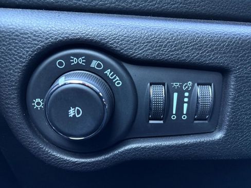 Used 2021 Chrysler Pacifica Touring w/ S Appearance Package image 3