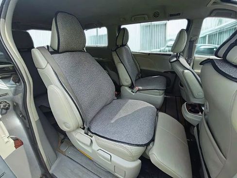 Used 2011 Toyota Sienna XLE image 13