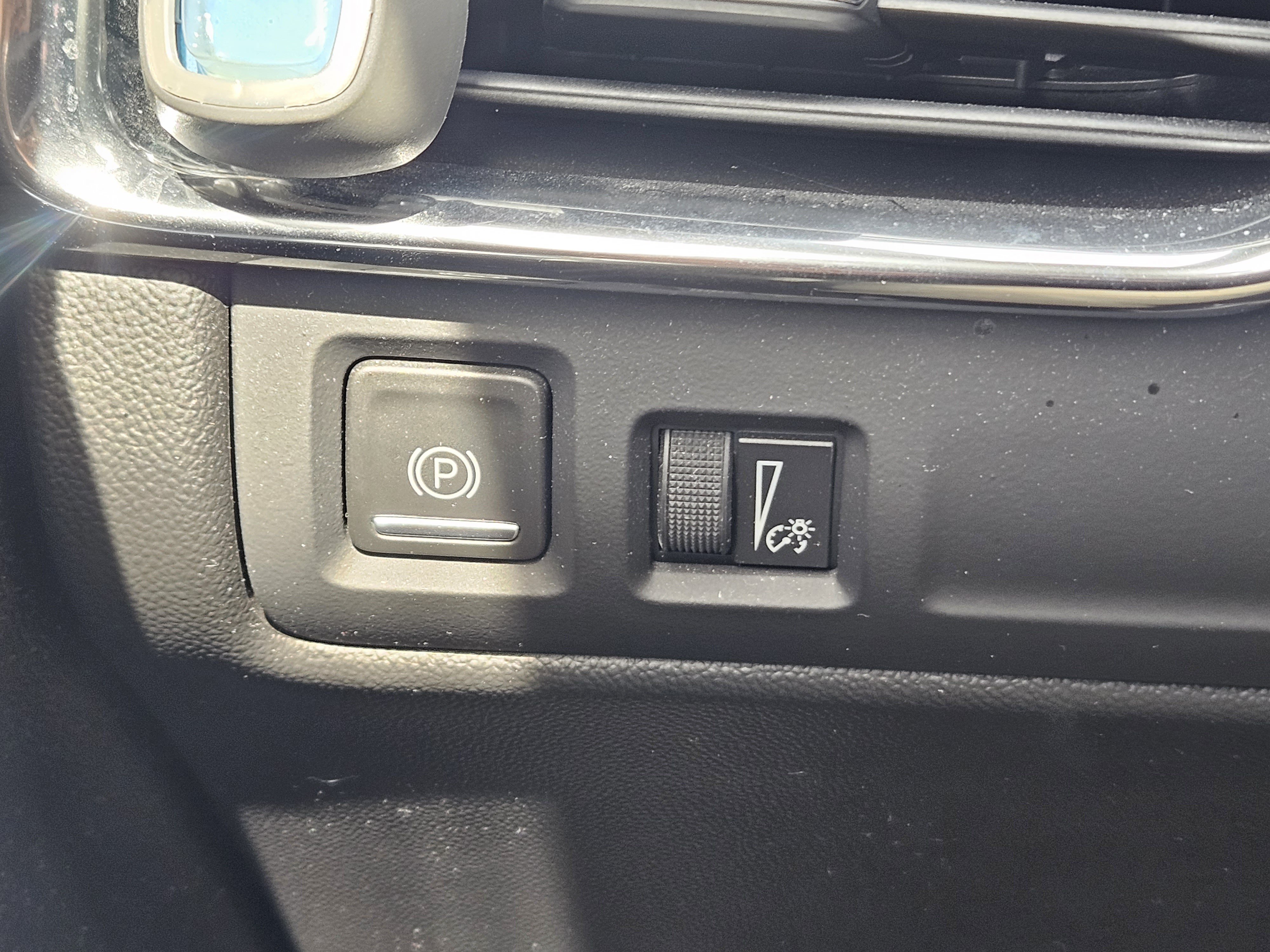 Used 2023 Cadillac XT4 Sport w/ Cold Weather Package FWD image 23