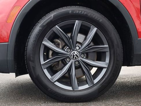 Used 2022 Volkswagen Tiguan SE image 9