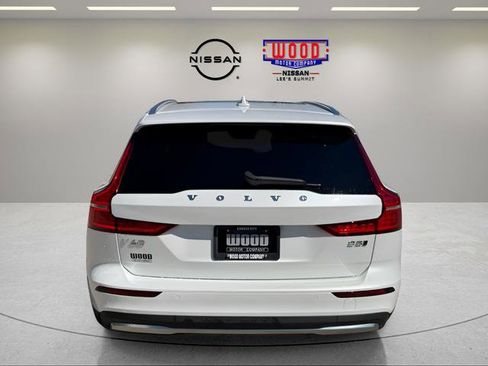 Used 2025 Volvo V60 B5 Cross Country Plus image 6