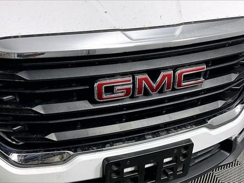 Used 2023 GMC Terrain SLE image 33