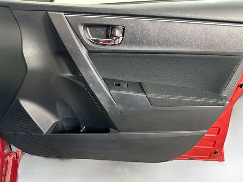 Used 2017 Toyota Corolla LE image 29