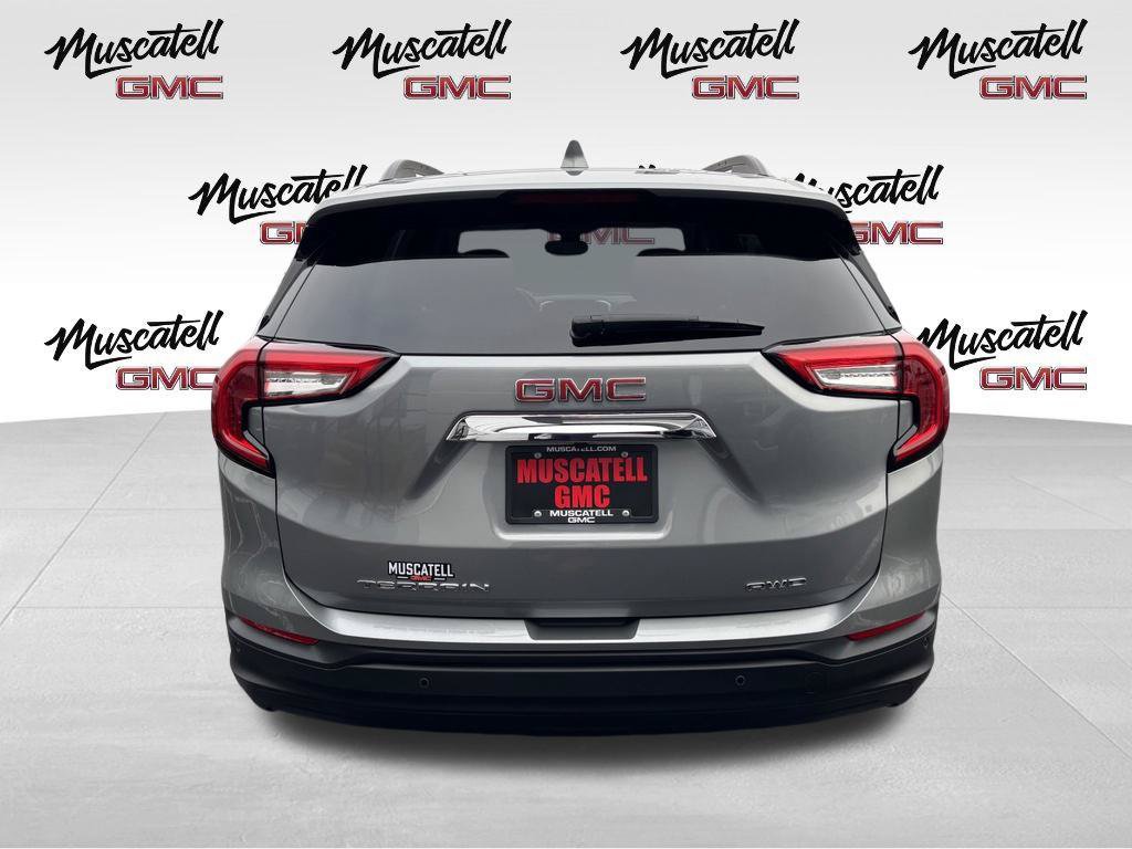 Used 2024 GMC Terrain SLE w/ Driver Convenience Package AWD/4WD image 4