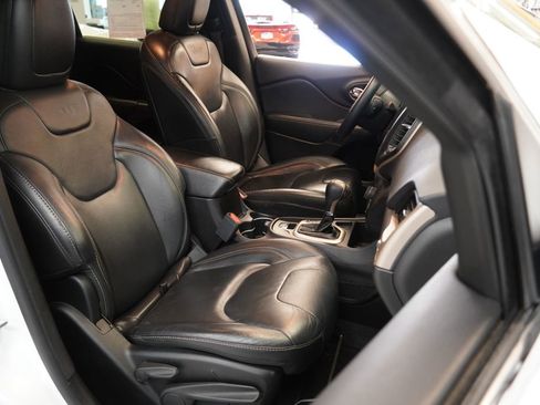 Used 2017 Jeep Cherokee Limited FWD image 34